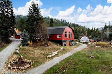 The circular driveway makes ingress/egress easy...no matter what size the vehicle or trailer might b