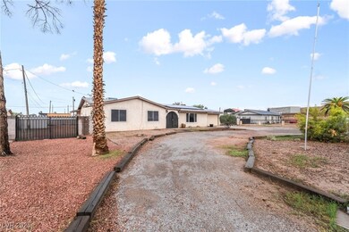 2275 Covey Ln, Las Vegas, NV 89115 - photo 3