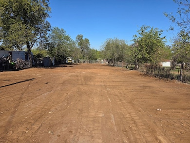 807 E Brown St, Llano, TX 78643 - photo 3