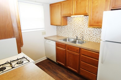 4829 Kitchen2