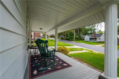 Front Porch to relax on also views Park to the rig