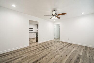 707 E 43rd St, Houston, TX 77022 - photo 5