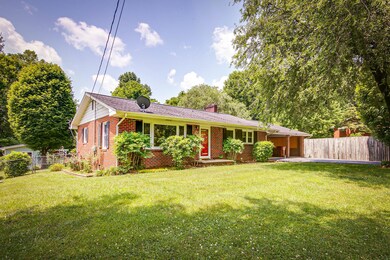 2304 Abbott Dr, Johnson City, TN 37601 - photo 3