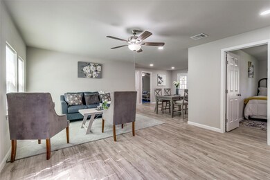 1000 Gladney St, Gainesville, TX 76240 - photo 3