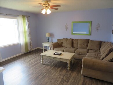 621 S 8th Ave E, Newton, IA 50208 - photo 5