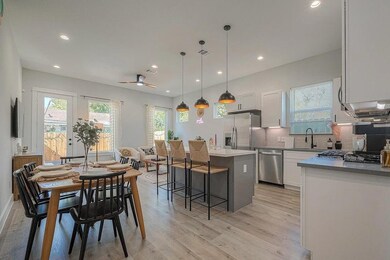 2105 Sam Wilson St unit E, Houston, TX 77020 - photo 2