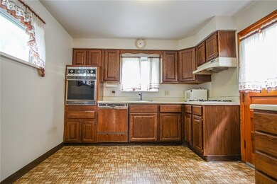 Eat in Kitchen!