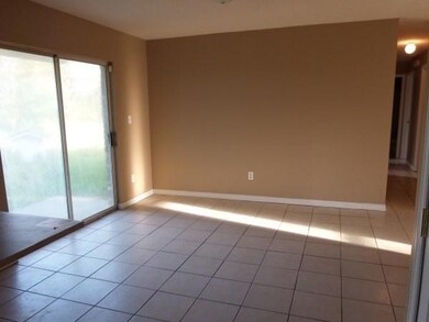 14 Michigan - Dining