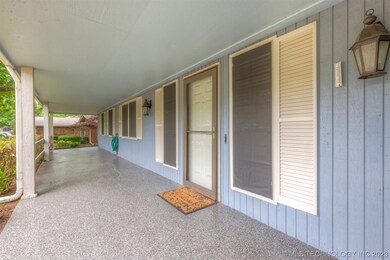 Huge front porch, neat, clean, and charming as can