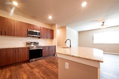 9897 Grosbeak Ln, the Woodlands, TX 77354 - photo 7