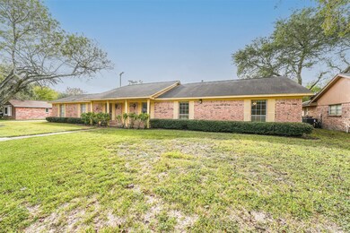 1517 Alta Vista Dr, Alvin, TX 77511 - photo 3