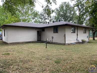 609 Pierce St, Maple Hill, KS 66507 - photo 2