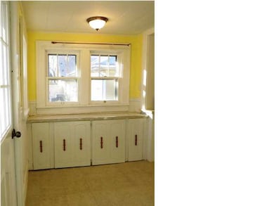 eating space in kitchen