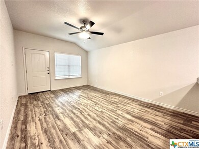 301 Dolphin Dr unit B, Temple, TX 76501 - photo 4