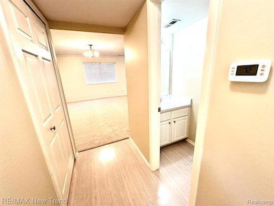 26949 Farmbrook Villa Dr unit 96, Southfield, MI 48034 - photo 5