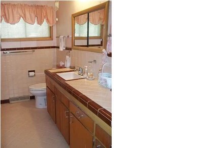 OVERSIZED BATHROOM