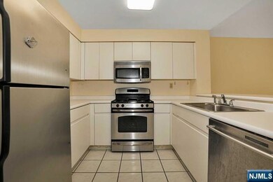 403 Nelson Ct unit 403A, Edgewater, NJ 07020 - photo 6