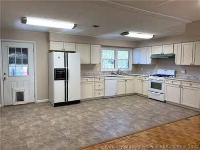 837 Montclair Rd, Fayetteville, NC 28314 - photo 5