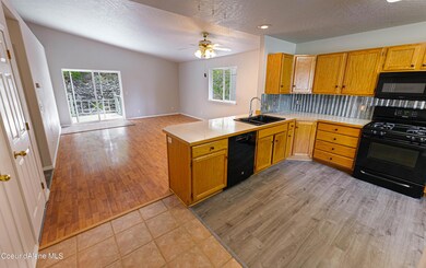 Entry to kitchen/LR
