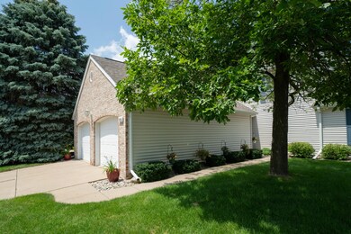 2915_Hunters_Place_01