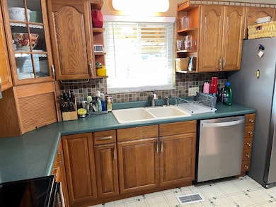 439 Jerry St, Gallipolis, OH 45631 - photo 6