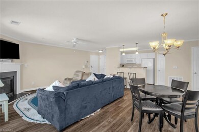 1620 Cherry Blossom Ln unit 204, Winston Salem, NC 27127 - photo 5