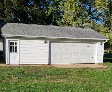 424 Columbiana St NE, Navarre, OH 44662 - photo 2