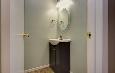 890 Westbury Ln S unit 2-A, Columbus, OH 43228 - photo 7