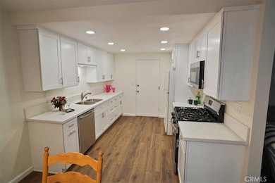 19380 Anzel Cir, Newhall, CA 91321 - photo 7