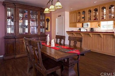 Plenty of Room for Dining & Entertaining!