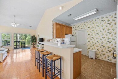 Kitchen with lofted ceiling, kitchen peninsula, ce