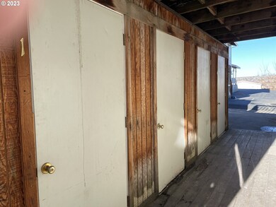 912 SE 2nd St, Pendleton, OR 97801 - photo 2
