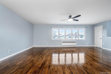 22 Sandalwood Ave unit 2nd Floor, Valley Stream, NY 11581 - photo 3