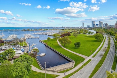 mls_1919 N Summit Ave, Milwaukee - Drone