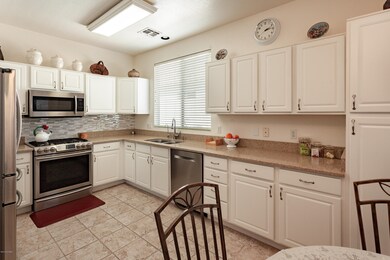 Gourmet Kitchen w/Granite Countertops