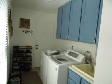 1 Burning Tree Rd, Rolling Meadows, IL 60008 - photo 3