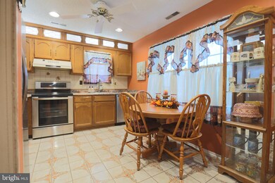 155 Lakebridge Dr, Woodbury, NJ 08096 - photo 3