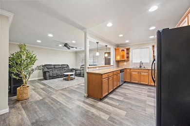 151 W Woodland Ave, Woodland, CA 95695 - photo 4