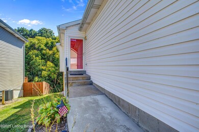 5820 Lake Erie Dr, Louisville, KY 40291 - photo 4