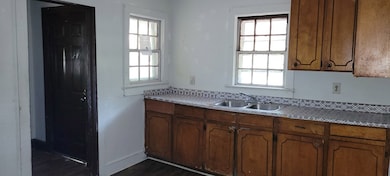 1611 Gary St, Clinton, SC 29325 - photo 5