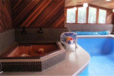 Swimming Pool/Hot Tub/Sauna. Built-in Hot Tub