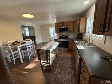 904 W Johnson St, Vandalia, IL 62471 - photo 4