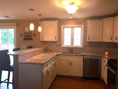 35 Birchwood Ln, West Warwick, RI 02893 - photo 4