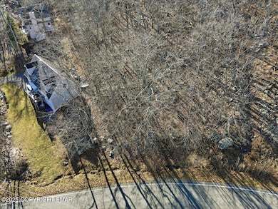 1370 Sec 2 N Hampton Ct, Saw Creek, PA 18302 - photo 5