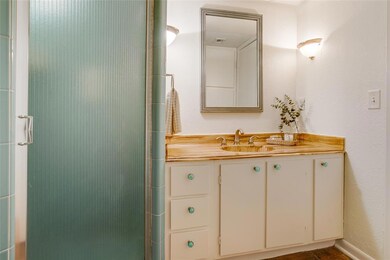 6018 E Mockingbird Ln, Dallas, TX 75206 - photo 6