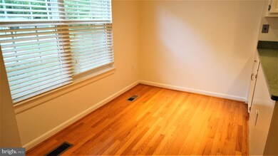 2026 Headlands Cir, Reston, VA 20191 - photo 5