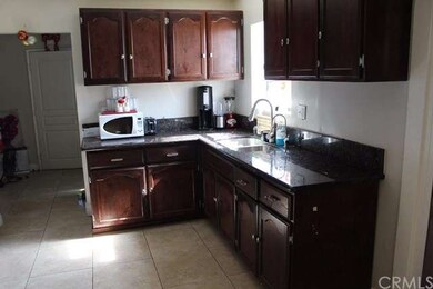 517 W Plum St, Compton, CA 90222 - photo 4