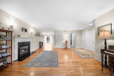 12 Woodridge Dr unit 12, Windsor Locks, CT 06096 - photo 2