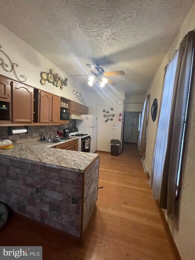 1017 N 10th St, Reading, PA 19604 - photo 4