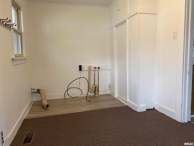 300 Pekin St, Lincoln, IL 62656 - photo 5